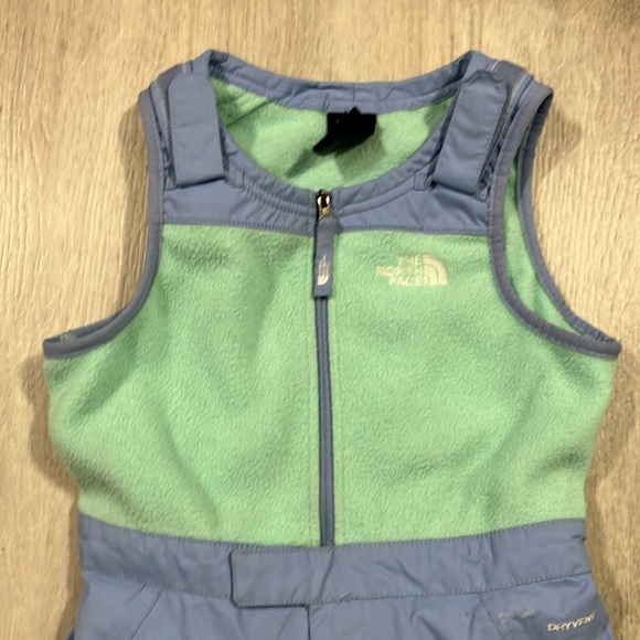 The North Face , waterproof snow suit / pants with bib - Picture 2 of 6